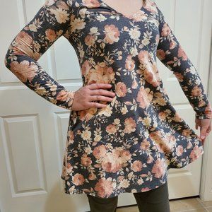 Ladies/junior dress or top Medium